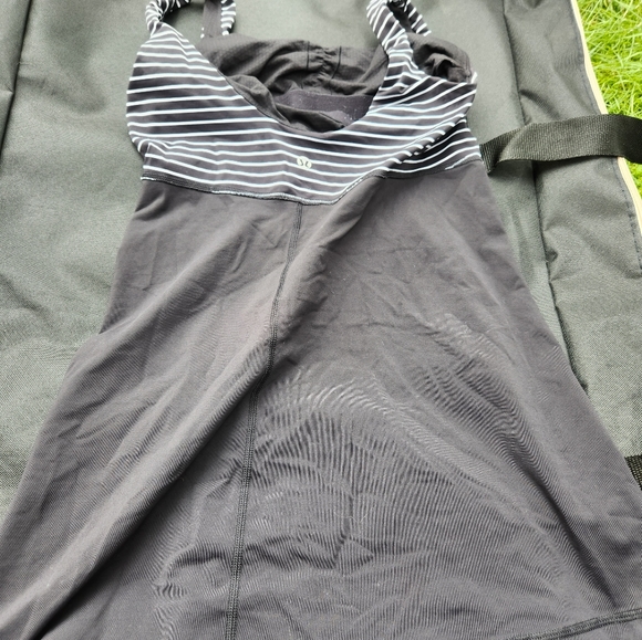 Lululemon tank top size 6 Flattering - Picture 2 of 3